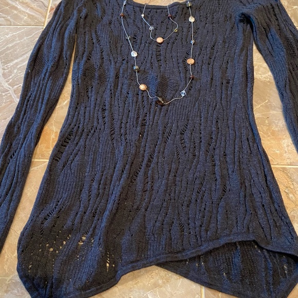 Express asymmetrical sweater - Picture 4 of 11